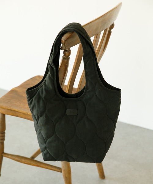 koe（コエ）の「軽量キルティングショッパーバッグ*（トートバッグ・レディース・アイボリー/レッド系その他5/ブラック/カーキ・FREE）」の3枚目の写真