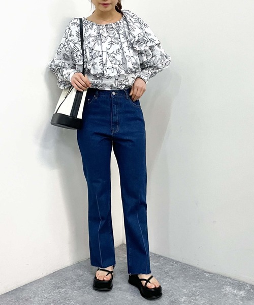 archives(アルシーヴ)の「カットオフセミフレアデニムパンツ(デニムパンツ・レディース・ブラック/サックスブルー/ロイヤルブルー・SMALL/MEDIUM)」の8枚目の写真