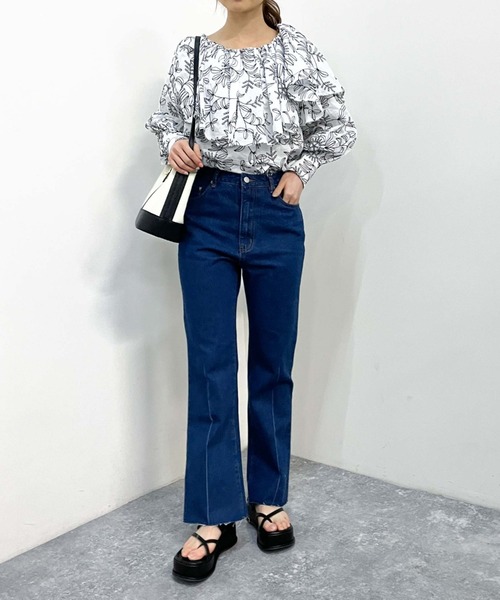 archives(アルシーヴ)の「カットオフセミフレアデニムパンツ(デニムパンツ・レディース・ブラック/サックスブルー/ロイヤルブルー・SMALL/MEDIUM)」の9枚目の写真