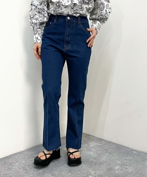 archives(アルシーヴ)の「カットオフセミフレアデニムパンツ(デニムパンツ・レディース・ブラック/サックスブルー/ロイヤルブルー・SMALL/MEDIUM)」の10枚目の写真