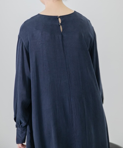 かぐれ（カグレ）の「キュプラレーヨンロングカフスワンピース（ワンピース・レディース・ブラック/ネイビー・FREE）」の9枚目の写真