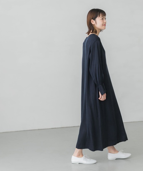 かぐれ（カグレ）の「キュプラレーヨンロングカフスワンピース（ワンピース・レディース・ブラック/ネイビー・FREE）」の16枚目の写真