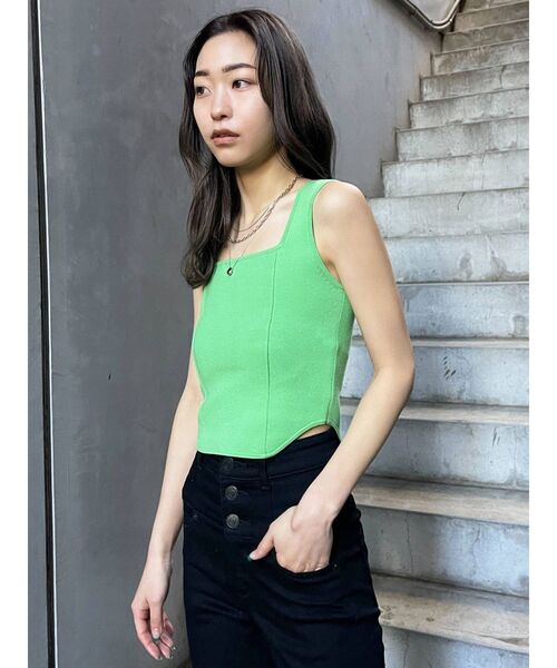 EMODA（エモダ）の「ミニマルフィットニット（タンクトップ・レディース・ホワイト/ブラック/オレンジ/グリーン・FREE）」の4枚目の写真