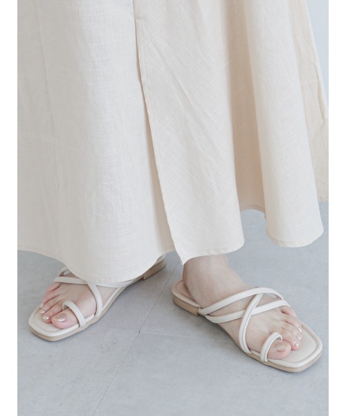 ehka sopo（エヘカソポ）の「サムリングサンダル（サンダル・レディース・オフホワイト/ピンク/ブラック・MEDIUM/LARGE）」の2枚目の写真
