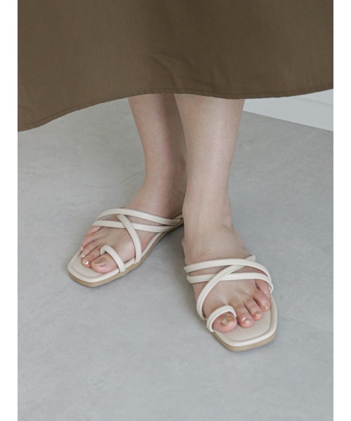 ehka sopo（エヘカソポ）の「サムリングサンダル（サンダル・レディース・オフホワイト/ピンク/ブラック・MEDIUM/LARGE）」の18枚目の写真