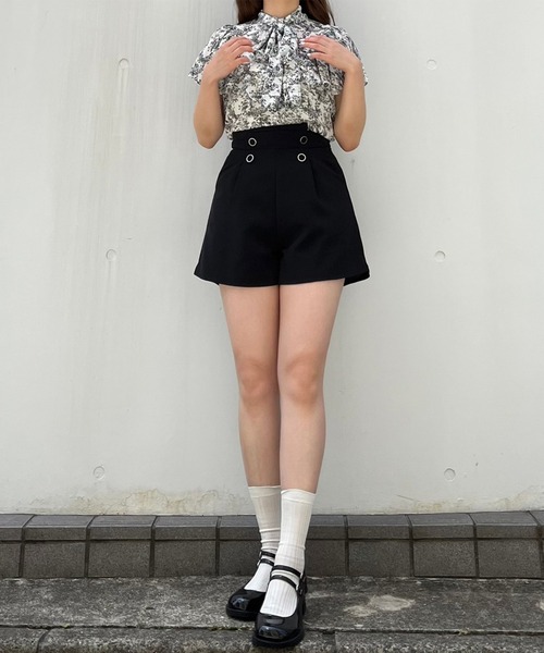 Crea titty&Co. PETIT(クレアティティーアンドコープチ)の「【Crea titty&Co.PETIT】ダブルボタンショーパン(その他パンツ・レディース・ブラック/ホワイト・SMALL/MEDIUM)」の8枚目の写真