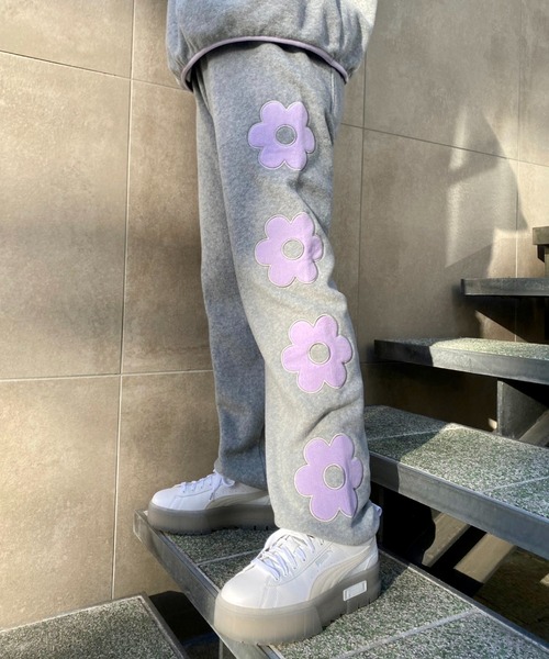 Candy Stripper(キャンディストリッパー)の「FLOWER FLEECE パンツ(その他パンツ・レディース・ライトブルー/ブラック/ヘザーグレー・2)」の1枚目の写真