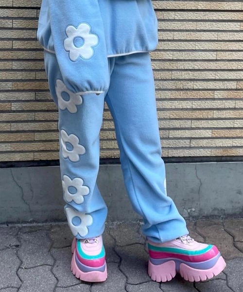 Candy Stripper(キャンディストリッパー)の「FLOWER FLEECE パンツ(その他パンツ・レディース・ライトブルー/ブラック/ヘザーグレー・2)」の3枚目の写真