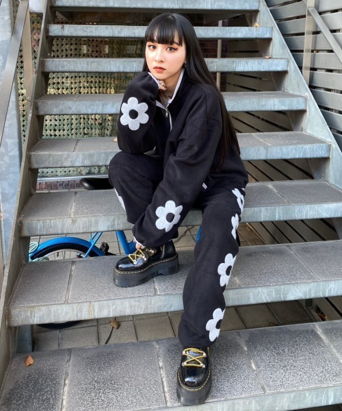 Candy Stripper(キャンディストリッパー)の「FLOWER FLEECE パンツ(その他パンツ・レディース・ライトブルー/ブラック/ヘザーグレー・2)」の11枚目の写真