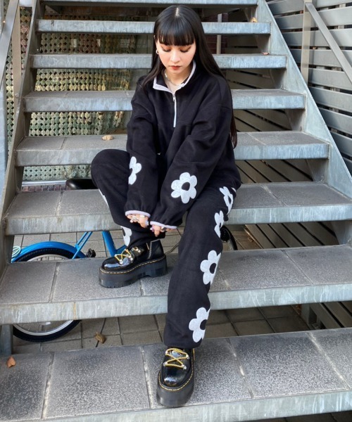 Candy Stripper(キャンディストリッパー)の「FLOWER FLEECE パンツ(その他パンツ・レディース・ライトブルー/ブラック/ヘザーグレー・2)」の10枚目の写真