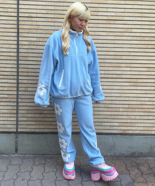 Candy Stripper(キャンディストリッパー)の「FLOWER FLEECE パンツ(その他パンツ・レディース・ライトブルー/ブラック/ヘザーグレー・2)」の4枚目の写真