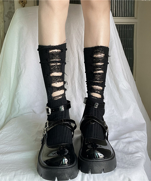 c.u.l（シーユーエル）の「ダメージ靴下 クラッシュ加工ソックス cula512（ソックス/靴下・レディース・ホワイト/ダークグレー/ブラック・FREE）」の2枚目の写真