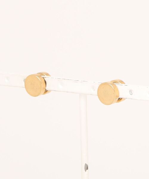 Fun & Daily（ファンアンドデイリー）の「メタルマグネットイヤークリップ（イヤリング・メンズ・ブラック/シルバー/ゴールド/ブルー/マルチ・FREE）」の4枚目の写真