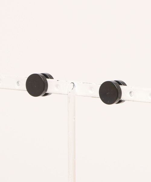 Fun & Daily（ファンアンドデイリー）の「メタルマグネットイヤークリップ（イヤリング・メンズ・ブラック/シルバー/ゴールド/ブルー/マルチ・FREE）」の6枚目の写真