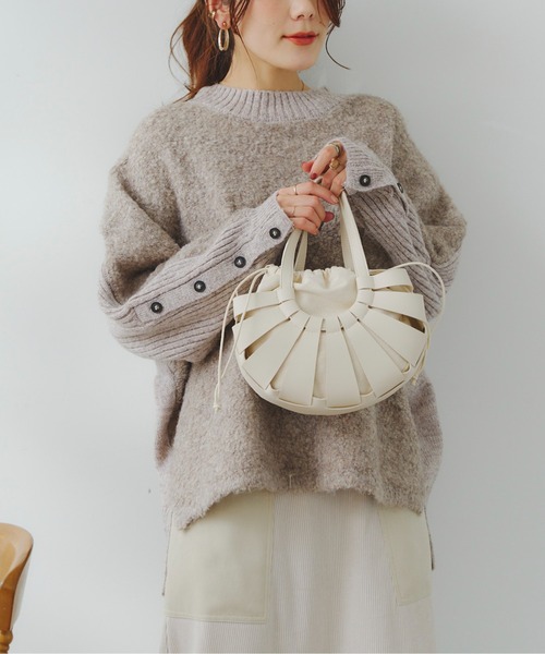 Chez toi(シェトワ)の「フェイクレザーラウンド編みBAG(ショルダーバッグ・レディース・ブラック/オフホワイト/キャメル・FREE)」の13枚目の写真