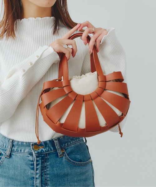 Chez toi(シェトワ)の「フェイクレザーラウンド編みBAG(ショルダーバッグ・レディース・ブラック/オフホワイト/キャメル・FREE)」の14枚目の写真