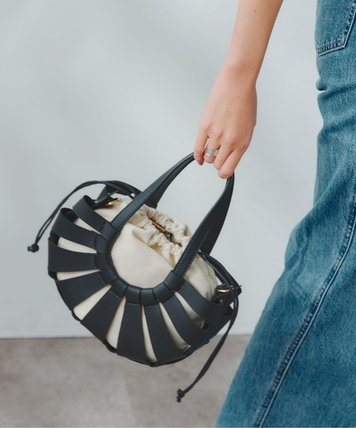 Chez toi(シェトワ)の「フェイクレザーラウンド編みBAG(ショルダーバッグ・レディース・ブラック/オフホワイト/キャメル・FREE)」の15枚目の写真