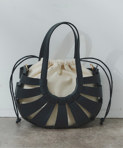 Chez toi(シェトワ)の「フェイクレザーラウンド編みBAG(ショルダーバッグ・レディース・ブラック/オフホワイト/キャメル・FREE)」の20枚目の写真