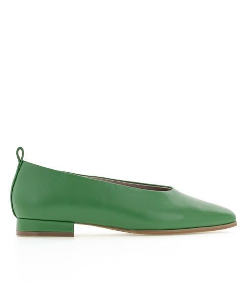 A de Vivre（アドゥヴィーヴル）の「【本革】レザースクエアトゥフラットシューズ（パンプス・レディース・ベージュ/ブラック/グリーン・L/M/LL/S）」の3枚目の写真