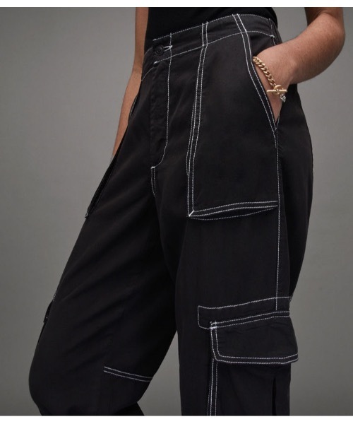 ALLSAINTS（オールセインツ）の「FRIEDA CONTRAST STITCHED CARGO TROUSERS | FRIEDA コントラスト ステッチ カーゴ トラウザー（カーゴパンツ・レディース・ブラック・6/8/4/10）」の3枚目の写真