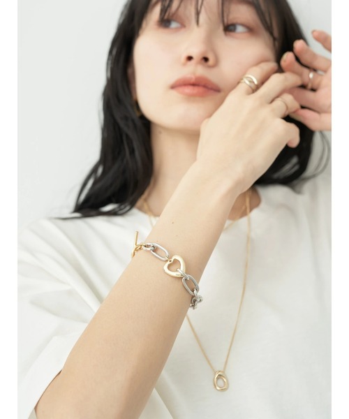 earth music&ecology（アースミュージックアンドエコロジー）の「メタルハートチェーンマンテルブレスレット（ブレスレット・レディース・シルバー・FREE）」の2枚目の写真