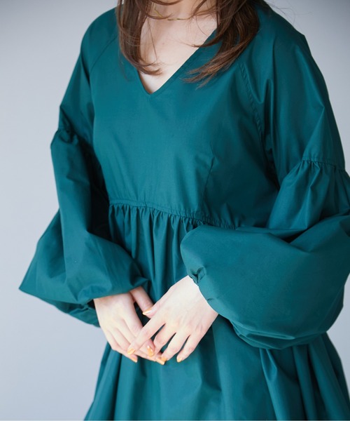 ECRIRE（エクリール）の「【nanaコラボ】ボリュームブラウス（シャツ/ブラウス・レディース・オフホワイト/ブラック/グリーン・M/L）」の12枚目の写真