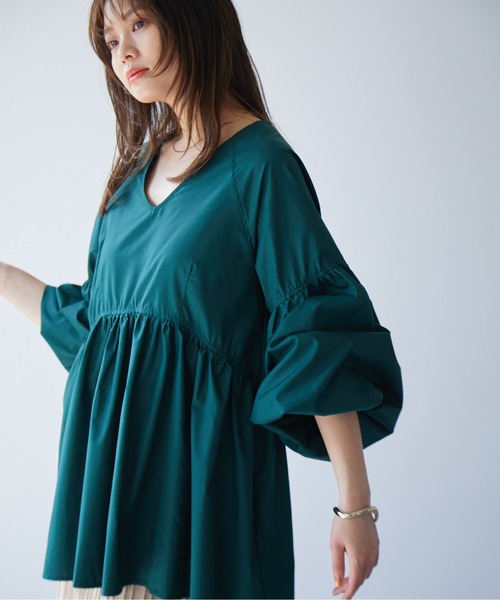 ECRIRE（エクリール）の「【nanaコラボ】ボリュームブラウス（シャツ/ブラウス・レディース・オフホワイト/ブラック/グリーン・M/L）」の15枚目の写真