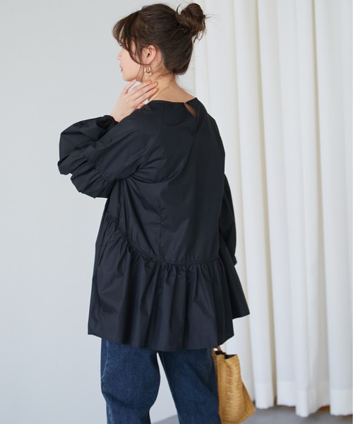 ECRIRE（エクリール）の「【nanaコラボ】ボリュームブラウス（シャツ/ブラウス・レディース・オフホワイト/ブラック/グリーン・M/L）」の19枚目の写真