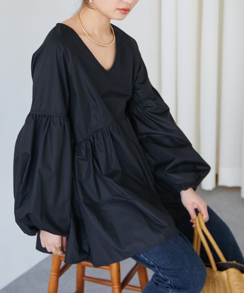 ECRIRE（エクリール）の「【nanaコラボ】ボリュームブラウス（シャツ/ブラウス・レディース・オフホワイト/ブラック/グリーン・M/L）」の2枚目の写真