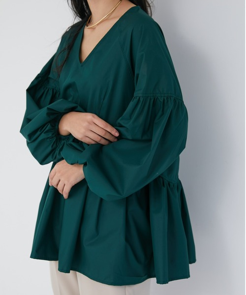 ECRIRE（エクリール）の「【nanaコラボ】ボリュームブラウス（シャツ/ブラウス・レディース・オフホワイト/ブラック/グリーン・M/L）」の5枚目の写真