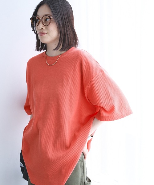 Chaco closet（チャコ クローゼット）の「カラーワッフルオーバーサイズショートスリーブTシャツ（Tシャツ/カットソー・レディース・オートミール/オレンジ/ネイビー/イエロー/グリーン/ピンク/ブラック/オフホワイト/ブルー/ミント/テラコッタ/スモークピンク・FREE）」の11枚目の写真