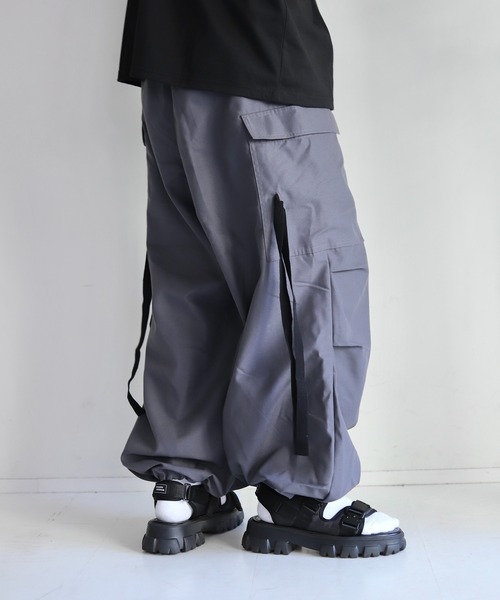 WONDER WONDER(ワンダーワンダー)の「ワイドカーゴパラシュートパンツ / wide cargo parachute pants(カーゴパンツ・メンズ・カーキ/ダークグレー・M/L)」の6枚目の写真
