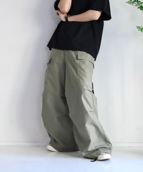 WONDER WONDER(ワンダーワンダー)の「ワイドカーゴパラシュートパンツ / wide cargo parachute pants(カーゴパンツ・メンズ・カーキ/ダークグレー・M/L)」の19枚目の写真
