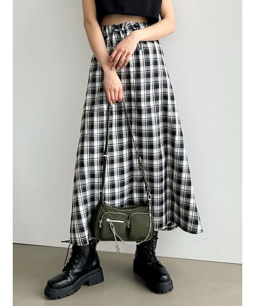 EMODA（エモダ）の「ナイロンフレアマキシスカート（スカート・レディース・アイボリー/その他/カーキ/ブラック・SMALL/MEDIUM）」の4枚目の写真