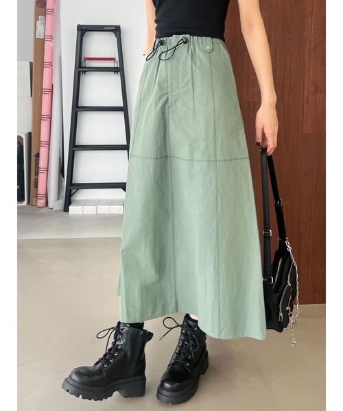 EMODA（エモダ）の「ナイロンフレアマキシスカート（スカート・レディース・アイボリー/その他/カーキ/ブラック・SMALL/MEDIUM）」の11枚目の写真