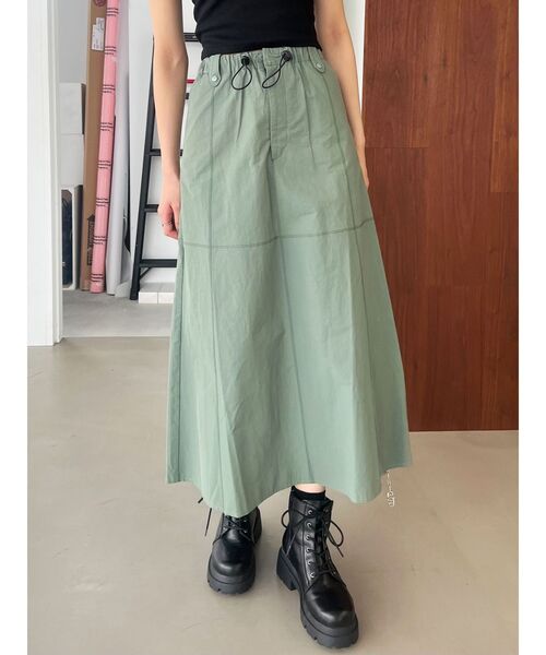 EMODA（エモダ）の「ナイロンフレアマキシスカート（スカート・レディース・アイボリー/その他/カーキ/ブラック・SMALL/MEDIUM）」の12枚目の写真