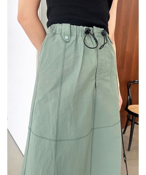 EMODA（エモダ）の「ナイロンフレアマキシスカート（スカート・レディース・アイボリー/その他/カーキ/ブラック・SMALL/MEDIUM）」の13枚目の写真