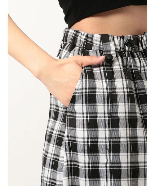 EMODA（エモダ）の「ナイロンフレアマキシスカート（スカート・レディース・アイボリー/その他/カーキ/ブラック・SMALL/MEDIUM）」の20枚目の写真