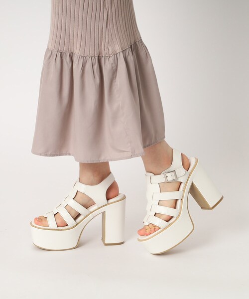 cs T&P(シーエスティーアンドピー)の「厚底ヒールグルカサンダル(サンダル・レディース・ブラック/ブラック系8/ホワイト・S/M/LL/L)」の1枚目の写真
