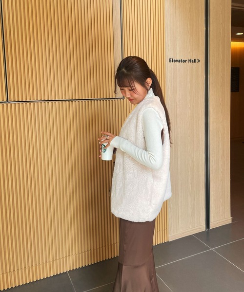 frunco(フランコ)の「fake fur vest(ベスト・レディース・ブラック/アイボリー/ベージュ・FREE)」の6枚目の写真