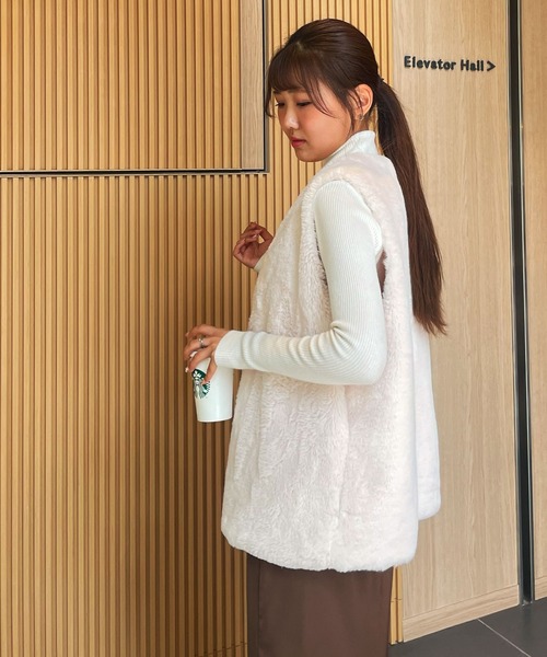 frunco(フランコ)の「fake fur vest(ベスト・レディース・ブラック/アイボリー/ベージュ・FREE)」の7枚目の写真