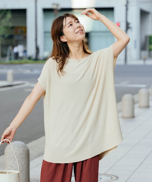ZAKKA-BOX（ザッカボックス）の「ワイドポンチョニット（ニット/セーター・レディース・ブラック/ライトベージュ・FREE）」の2枚目の写真