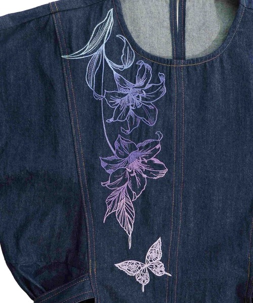 イズスカラー 543241 月下美人と蝶花刺繍プリーツ切替デニム イズスカラー 543241 月下美人と蝶花刺繍プリーツ切替デニム
