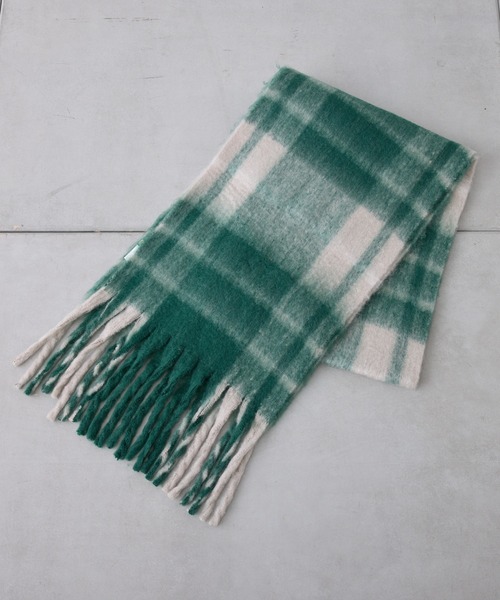 PUAL CE CIN（ピュアルセシン）の「起毛フェイクウールBIGチェック柄マフラー（マフラー・レディース・グリーン/グレー・FREE）」の4枚目の写真