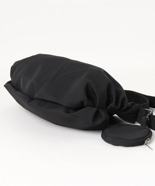 florist（フローリスト）の「【丸ミニポーチ付】メンズレディース兼用クロワッサンショルダーバッグ/ハーフムーンバッグ（メッセンジャーバッグ・レディース・オフホワイト/ブラック/ベージュ・FREE）」の17枚目の写真