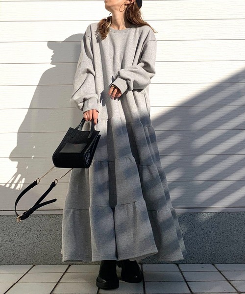 Q（キュー）の「裏起毛ティアードワンピース（ワンピース・レディース・ライトグレー/ブラック・MEDIUM）」の2枚目の写真