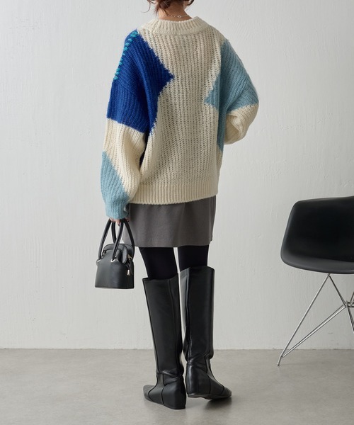 EN'DAY（エンディ）の「ENDAY/配色クルーニット（ニット/セーター・レディース・ブルー・FREE）」の8枚目の写真