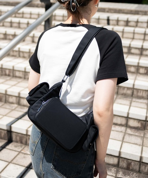 WEGO(ウィゴー)の「WEGO/ポケットデザインショルダー(ショルダーバッグ・レディース・ベージュ/ブラック/ブラック系その他・FREE)」の1枚目の写真