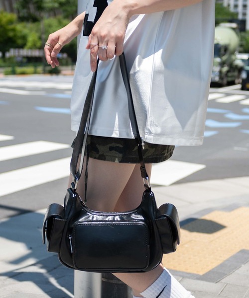 WEGO(ウィゴー)の「WEGO/ポケットデザインショルダー(ショルダーバッグ・レディース・ベージュ/ブラック/ブラック系その他・FREE)」の6枚目の写真