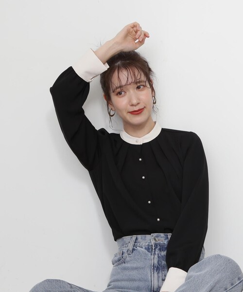 N.(N. Natural Beauty Basic)(エヌエヌナチュラルビューティーベーシック)の「◆パールボタンバイカラーブラウス(シャツ/ブラウス・レディース・ブルー系/ホワイト×ブラック/ブラック系/ホワイト系/ホワイト系その他2・MEDIUM)」の8枚目の写真
